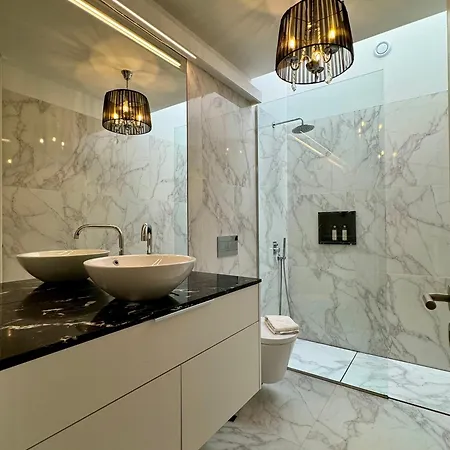 Exclusive Luxury With S-pool & Garden Villa